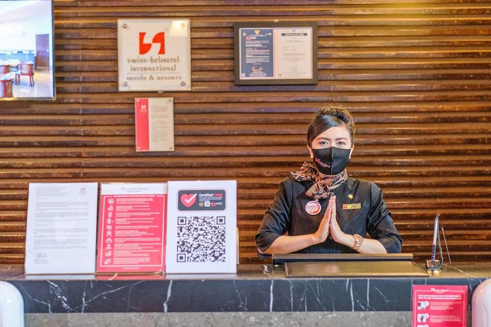 Swiss-Belhotel Mangga Besar Джакарта Экстерьер фото